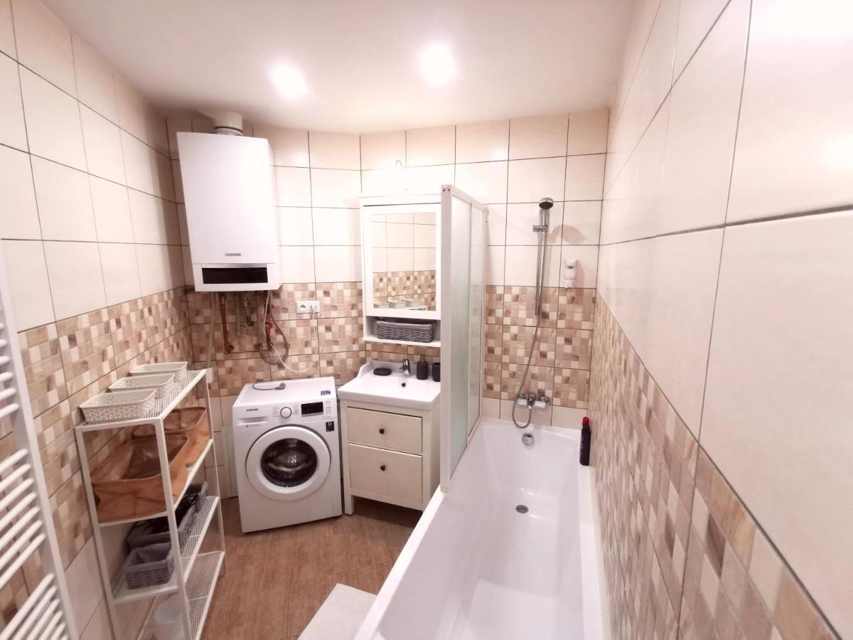 Cozyhome The Castle Apartment - Spacious, Quiet, High Ceiling บราติสลาวา ภายนอก รูปภาพ